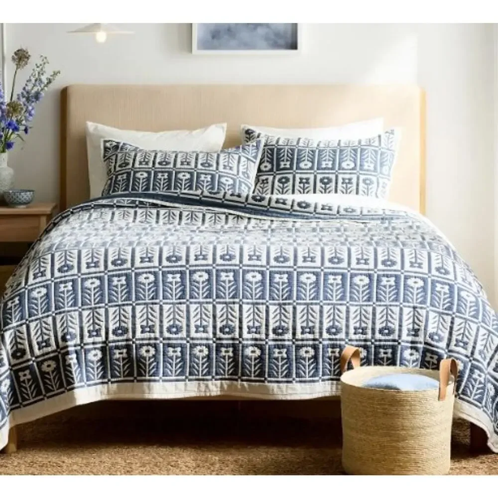 NEW QUINCE Organic Cotton Jacquard Floral Coverlet Blue King California King - Picture 3 of 9